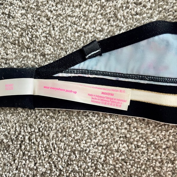 VS Pink Bra - Picture 2 of 3